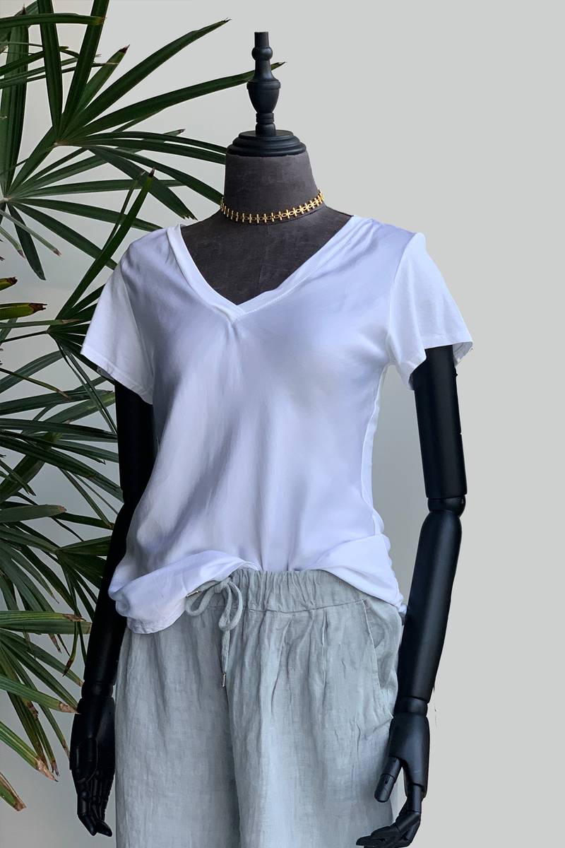 -50% Blusa cuello en "V", en frente tipo seda