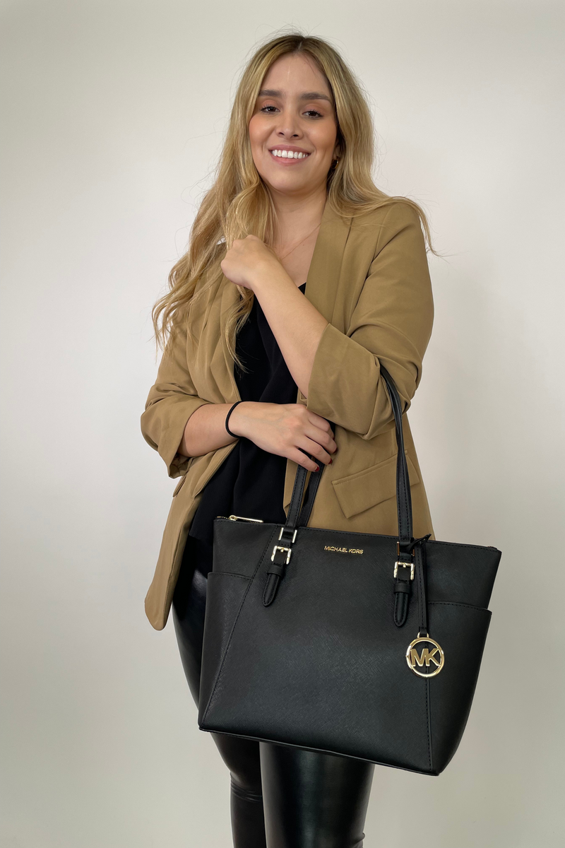 Charlotte saffiano leather large top zip tote negra -30%