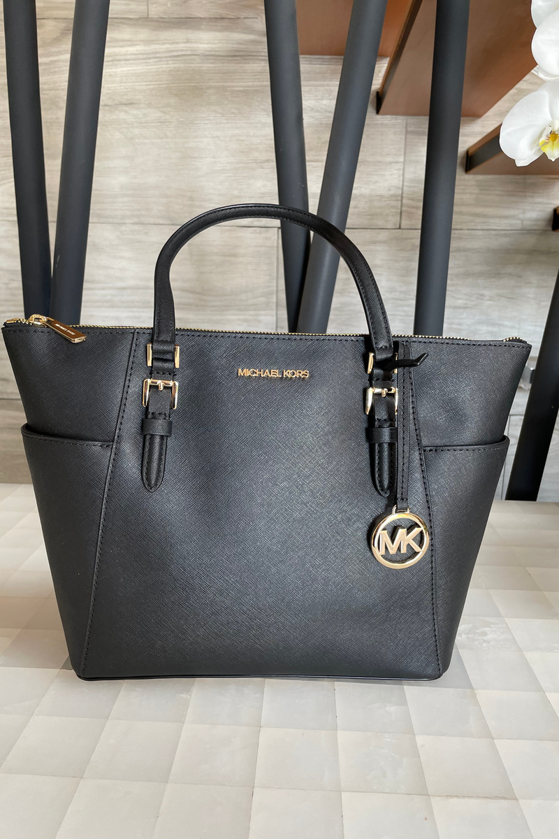 Charlotte saffiano leather large top zip tote negra -30%