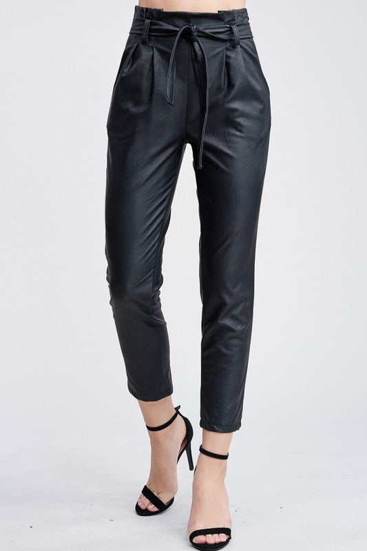 -50% Pantalon vinipiel con detalle